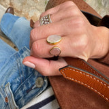 Toi & Moi ring with white mother-of-pearl and peach moonstone